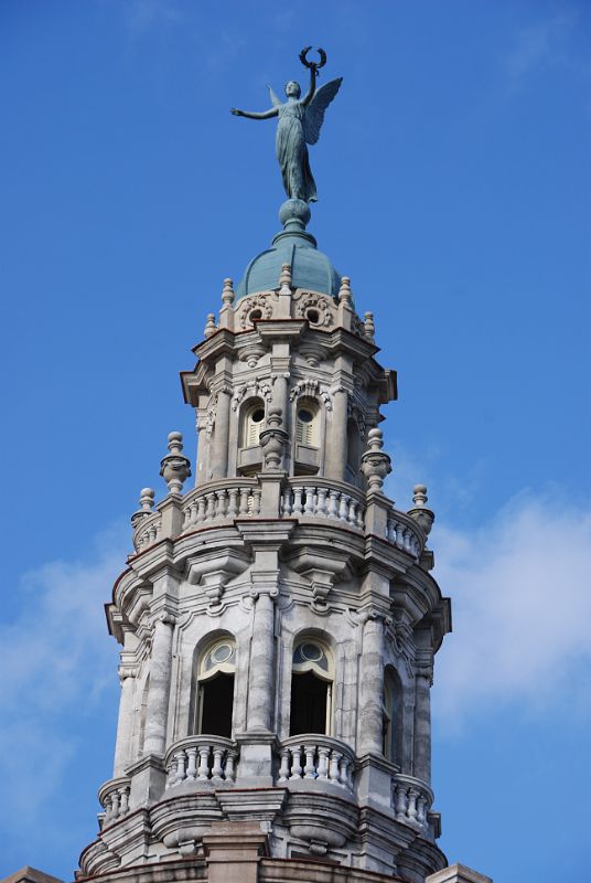 36 Cuba - Havana Centro - Gran Teatro de la Habana - Angel statue on top corner